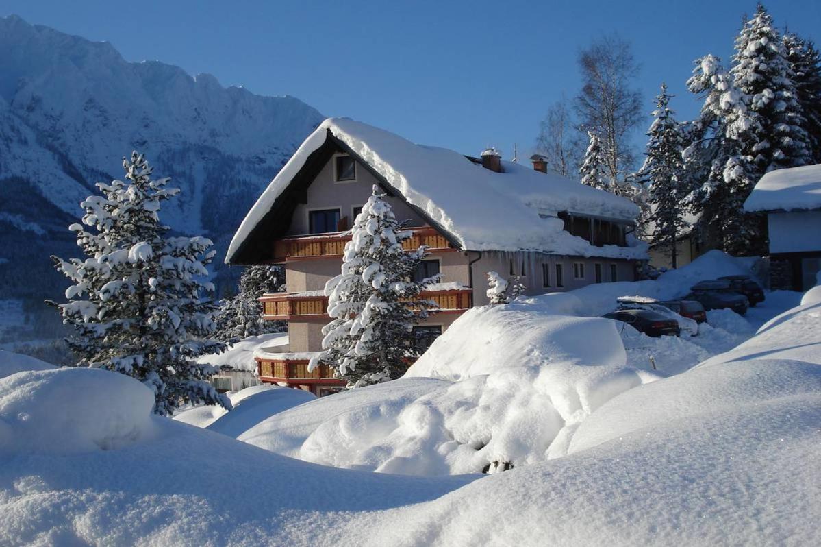 Hotel Pension Sonnenuhr Tauplitz Exterior foto